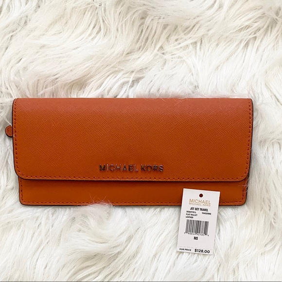 MICHAEL KORS. ORANGE. PETITE WALLET ❤️❤️❤️ - Picture 2 of 6